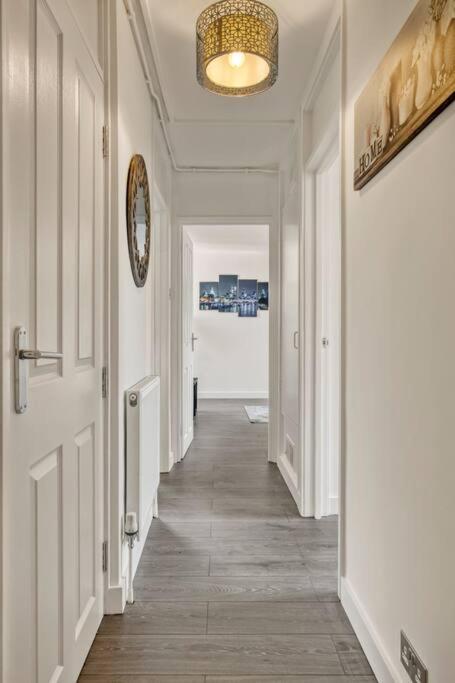 Hidden Gem In Battersea W/ Free Parking Apartment Londra Exterior foto