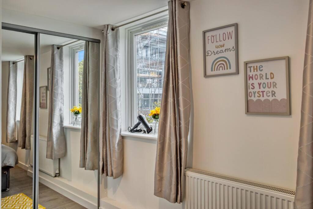 Hidden Gem In Battersea W/ Free Parking Apartment Londra Exterior foto