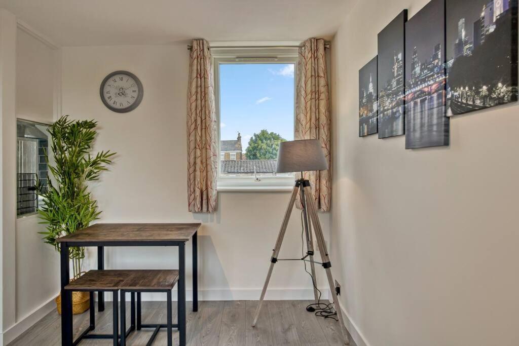 Hidden Gem In Battersea W/ Free Parking Apartment Londra Exterior foto