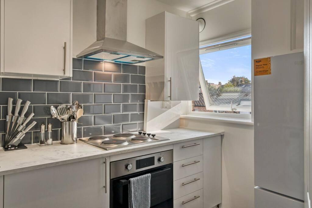 Hidden Gem In Battersea W/ Free Parking Apartment Londra Exterior foto