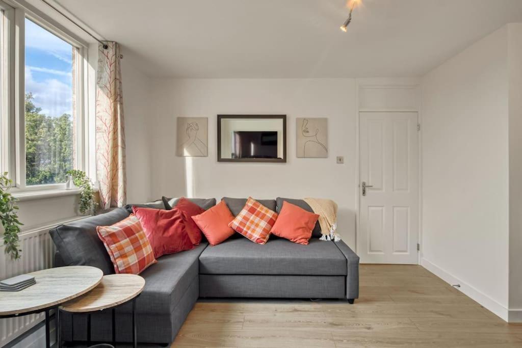 Hidden Gem In Battersea W/ Free Parking Apartment Londra Exterior foto