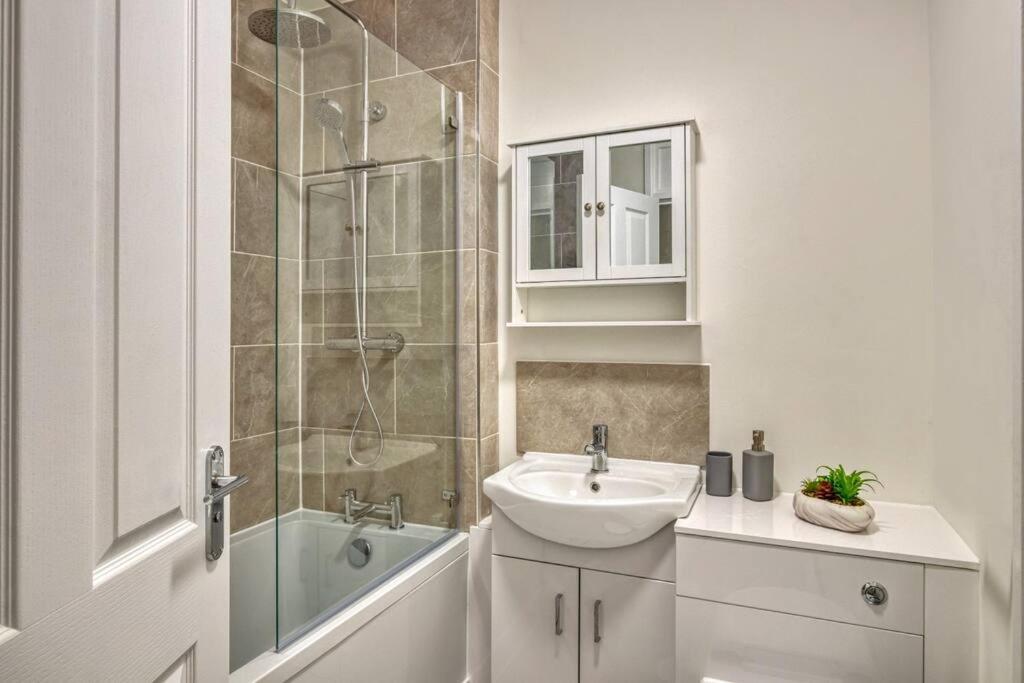 Hidden Gem In Battersea W/ Free Parking Apartment Londra Exterior foto